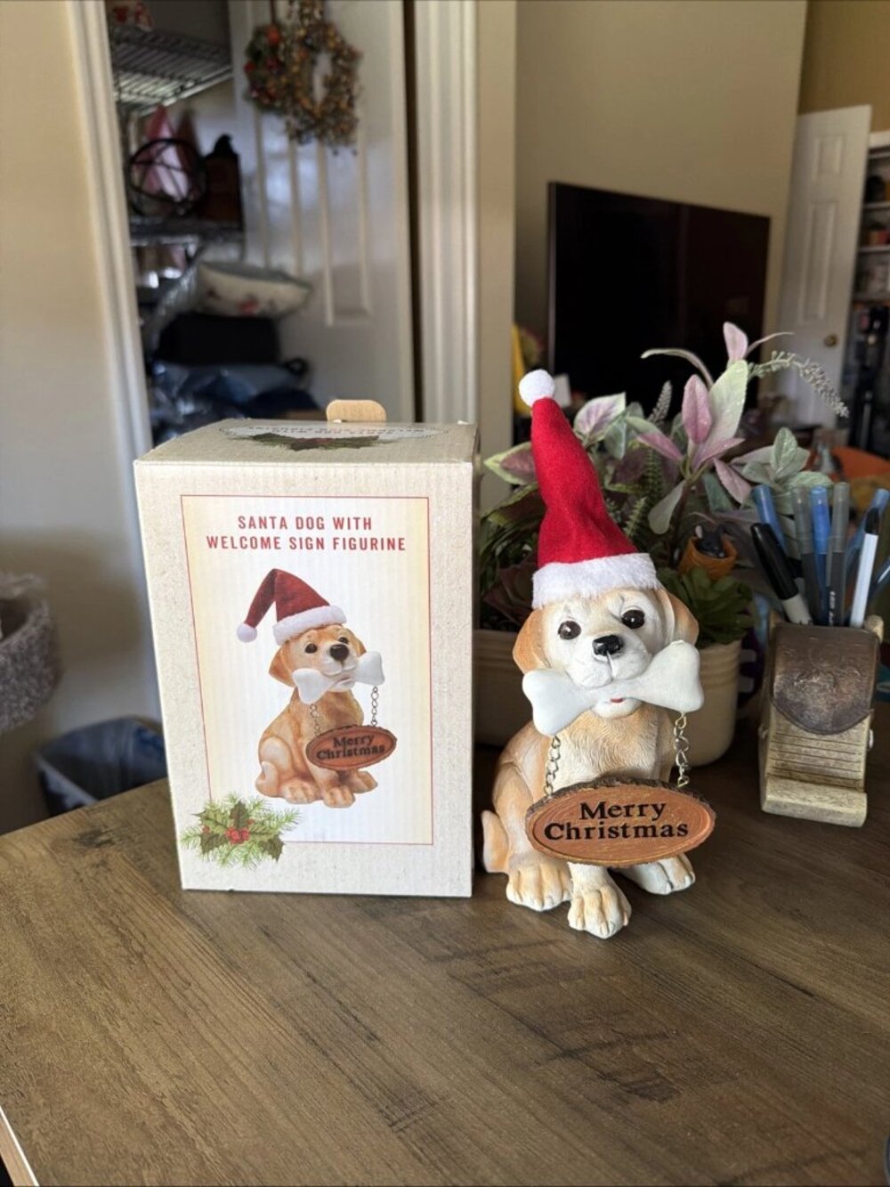 Cracker Barrel Santa Dog With Welcome Sign Figurine - Retired - NEW